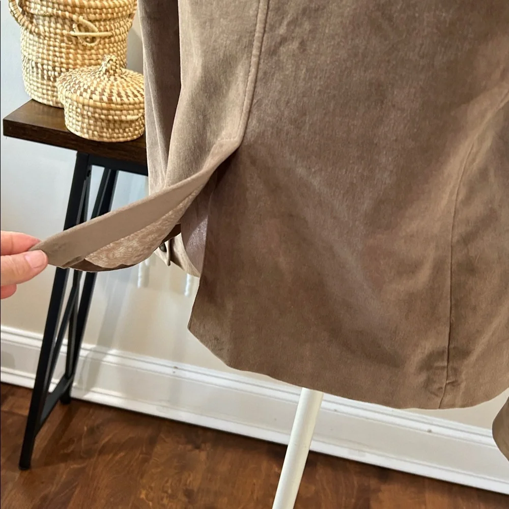 Sweet Jacket - Picture 10 of 16